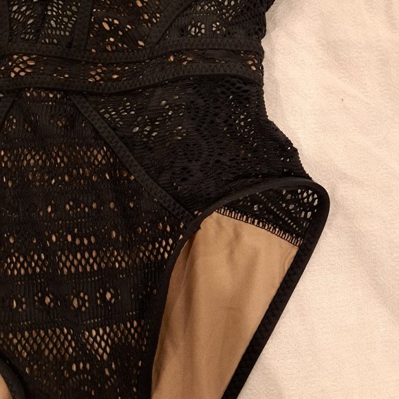 Becca colour play crochet swimsuit size xs - Picture 5 of 8